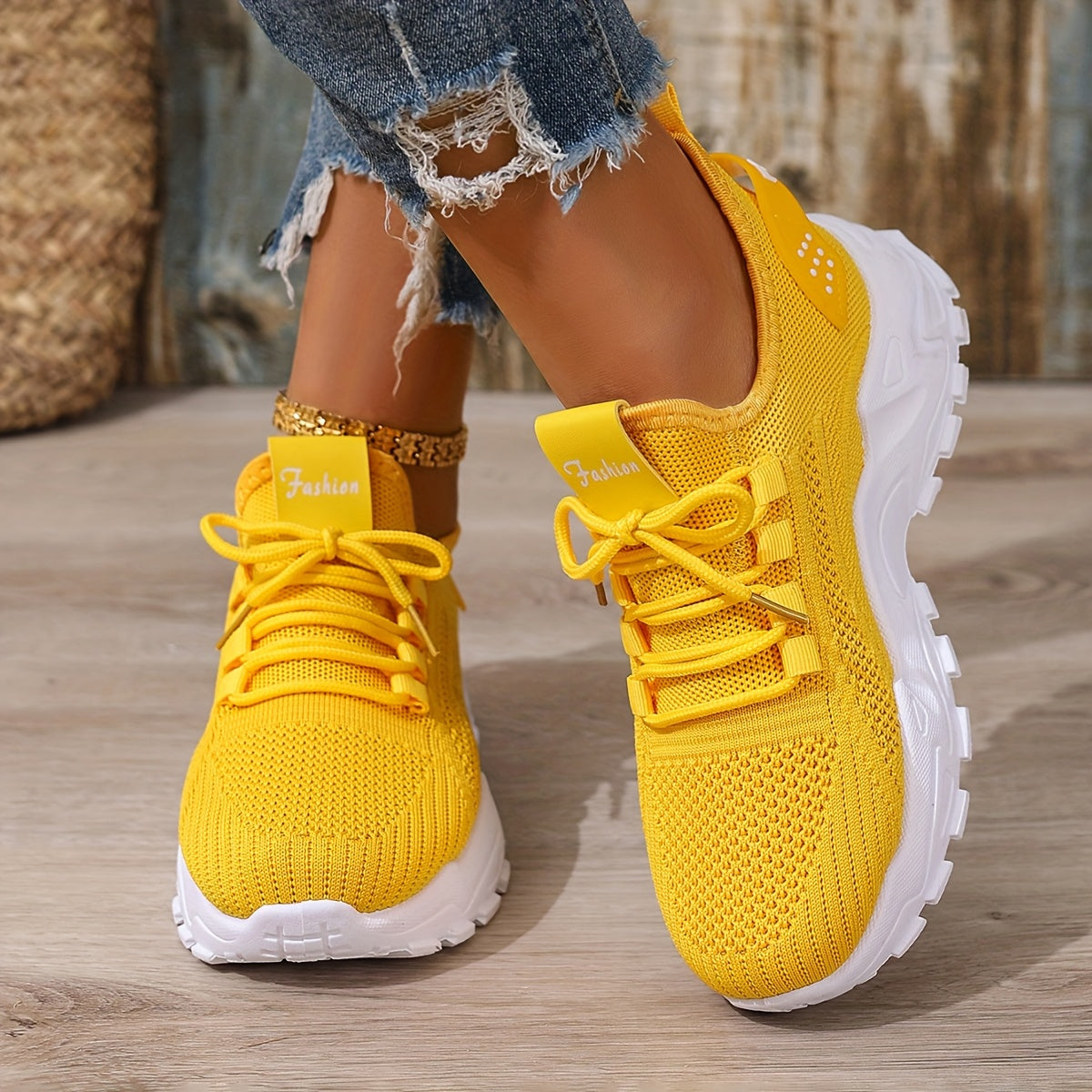 Large size Women's white shoes, summer mesh lace sneakers, comfortable low-top running shoes, travel and vacation leisure