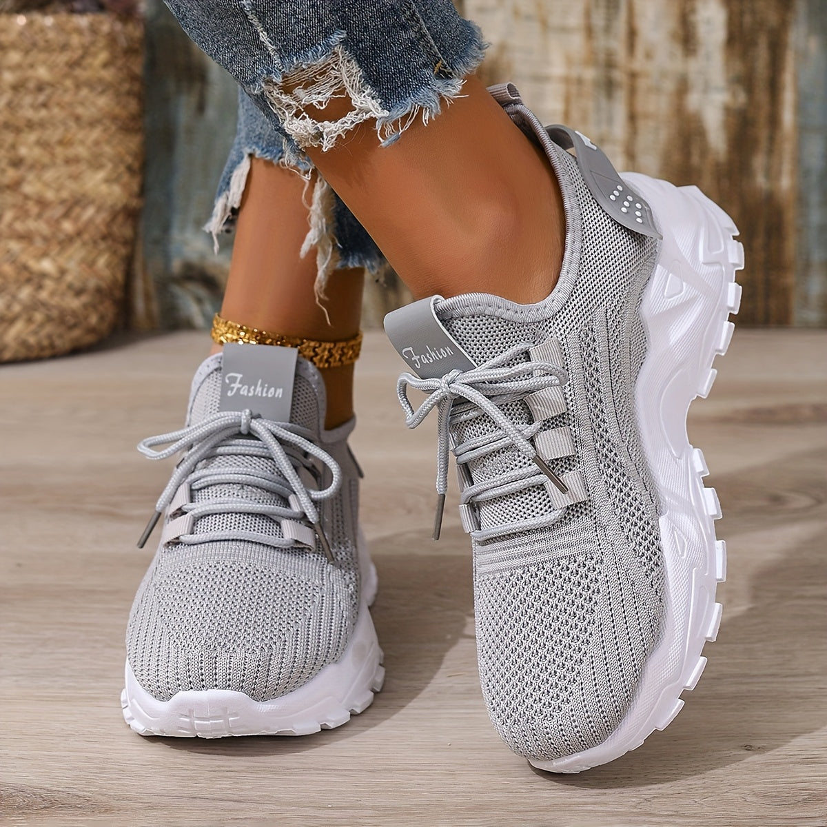 Large size Women's white shoes, summer mesh lace sneakers, comfortable low-top running shoes, travel and vacation leisure