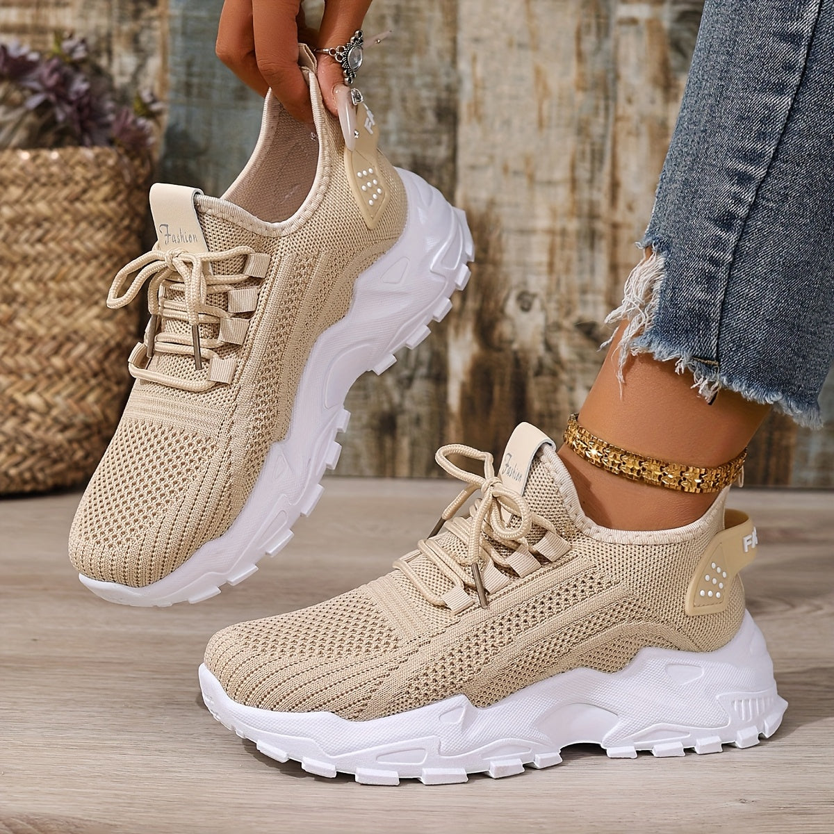 Large size Women's white shoes, summer mesh lace sneakers, comfortable low-top running shoes, travel and vacation leisure