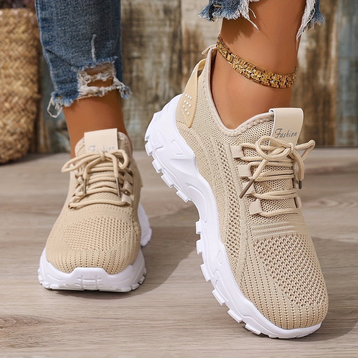 Large size Women's white shoes, summer mesh lace sneakers, comfortable low-top running shoes, travel and vacation leisure