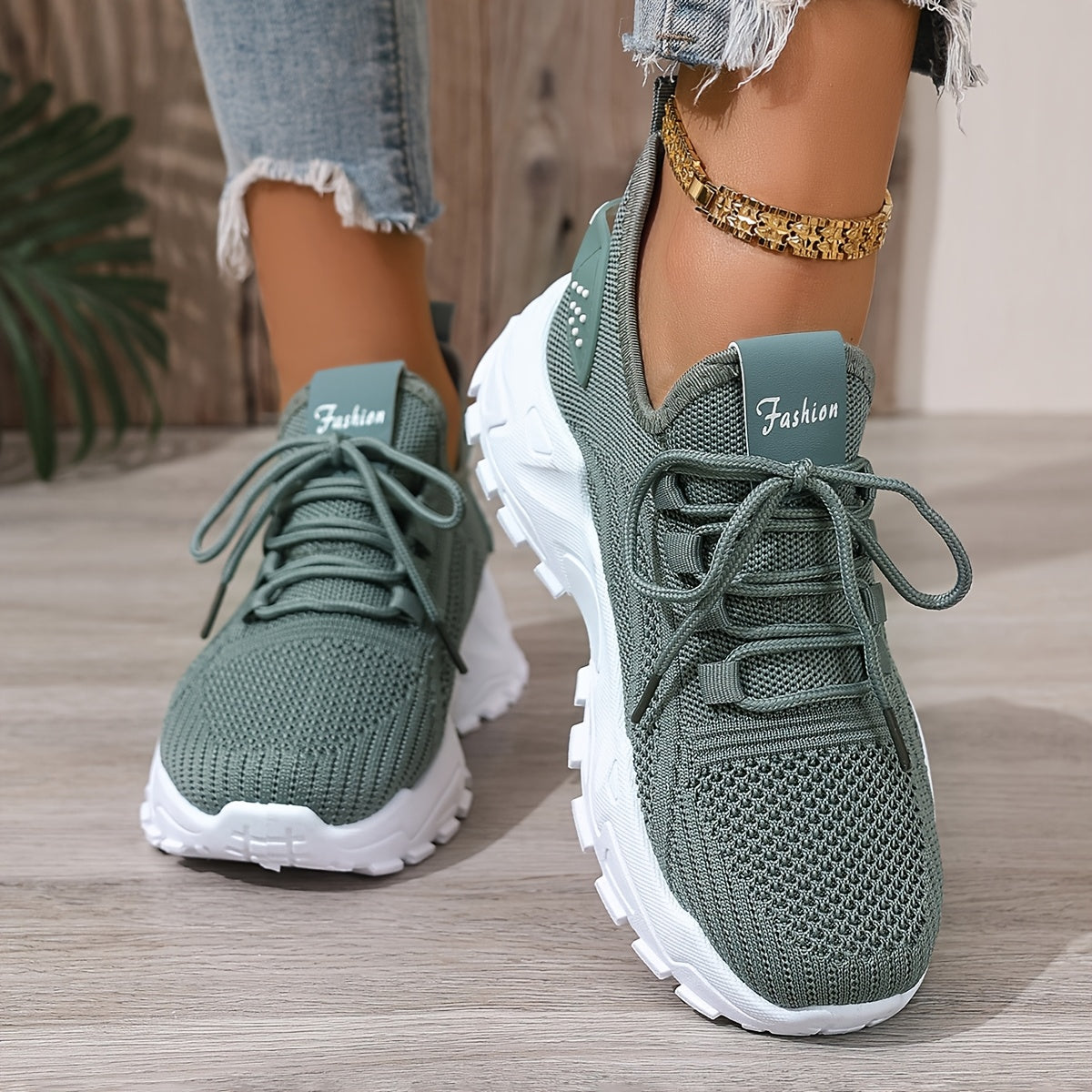 Large size Women's white shoes, summer mesh lace sneakers, comfortable low-top running shoes, travel and vacation leisure