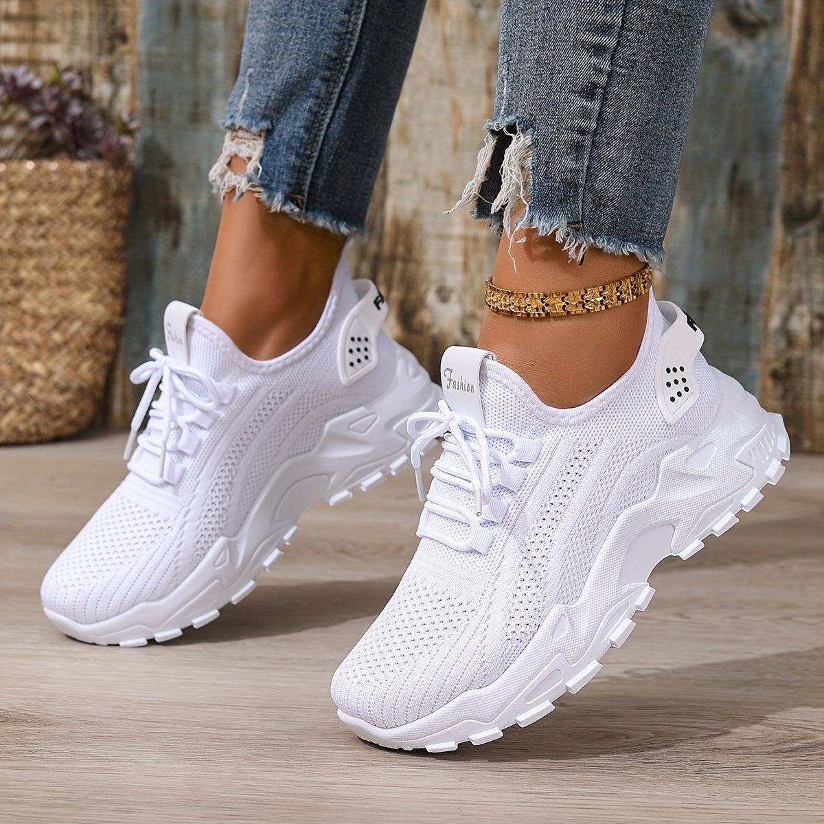 Large size Women's white shoes, summer mesh lace sneakers, comfortable low-top running shoes, travel and vacation leisure