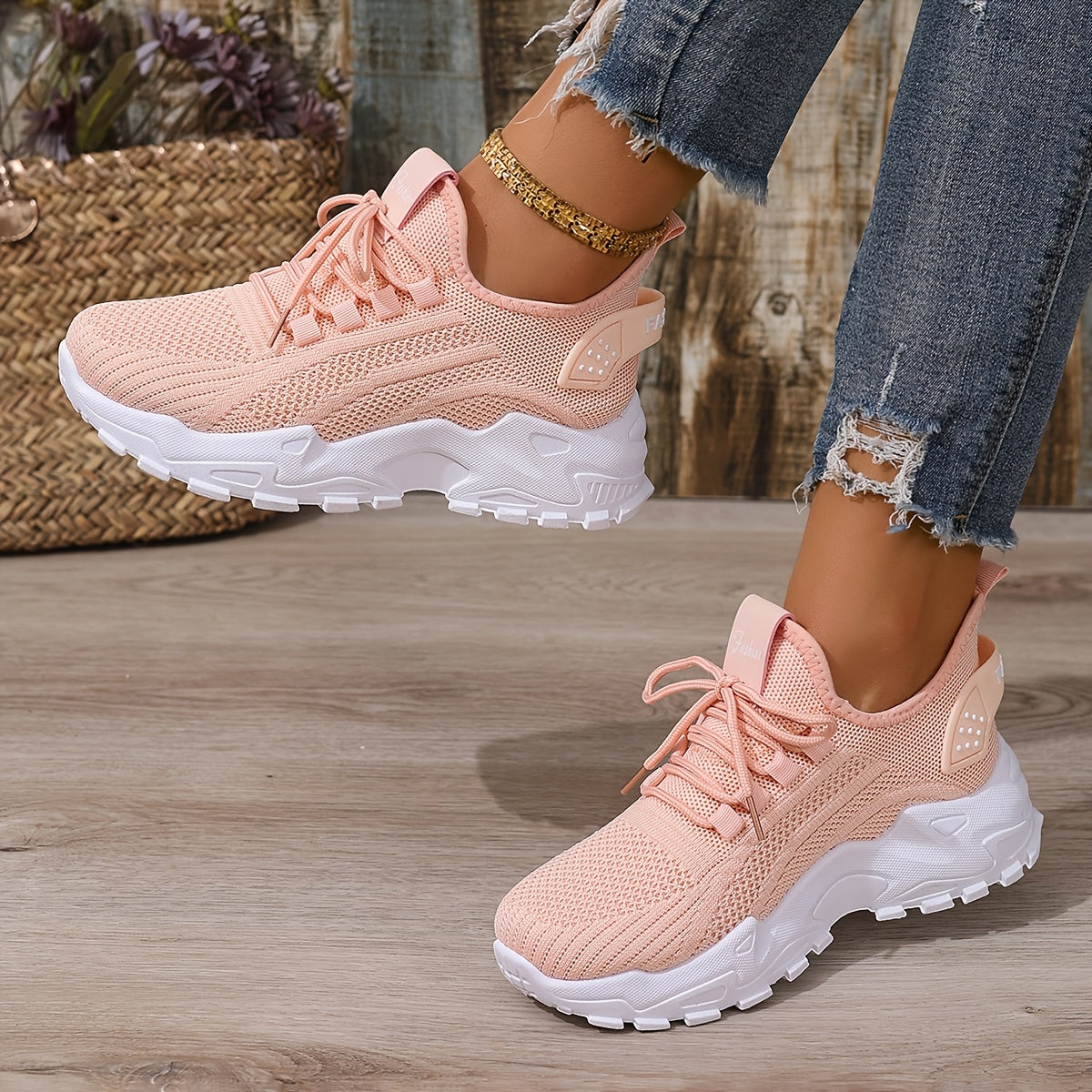 Large size Women's white shoes, summer mesh lace sneakers, comfortable low-top running shoes, travel and vacation leisure