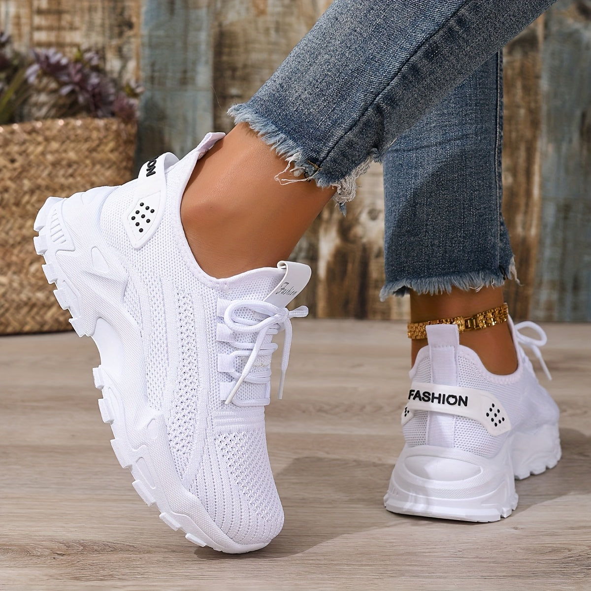 Large size Women's white shoes, summer mesh lace sneakers, comfortable low-top running shoes, travel and vacation leisure