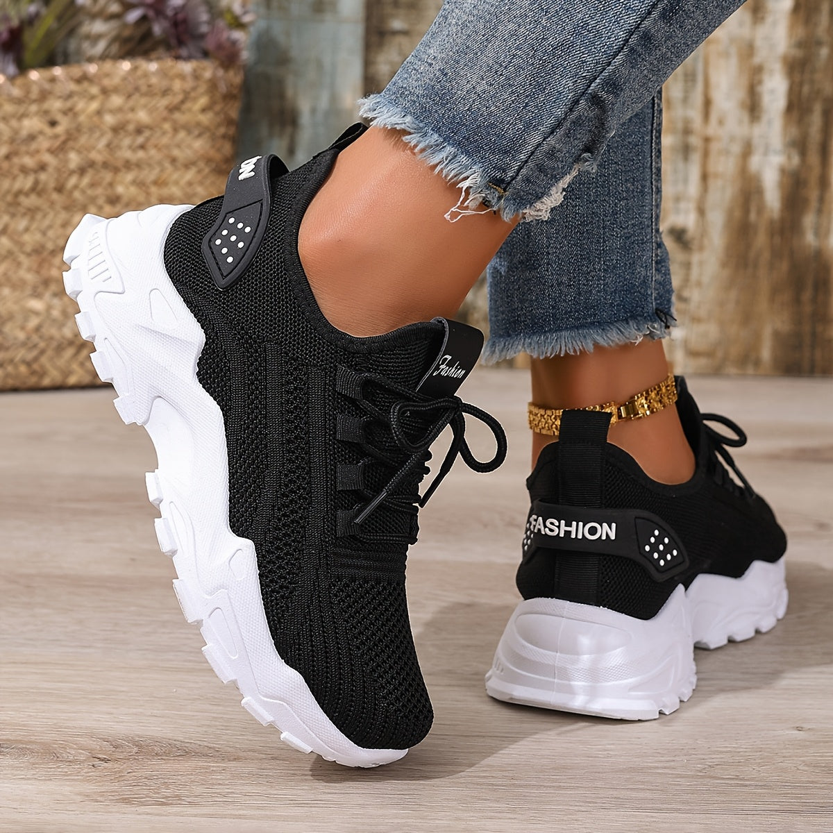Large size Women's white shoes, summer mesh lace sneakers, comfortable low-top running shoes, travel and vacation leisure