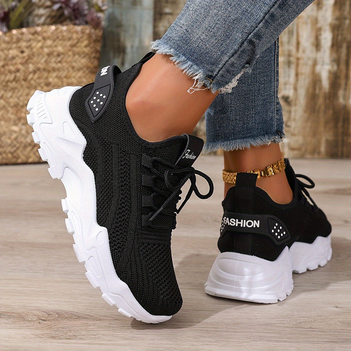 Large size Women's white shoes, summer mesh lace sneakers, comfortable low-top running shoes, travel and vacation leisure