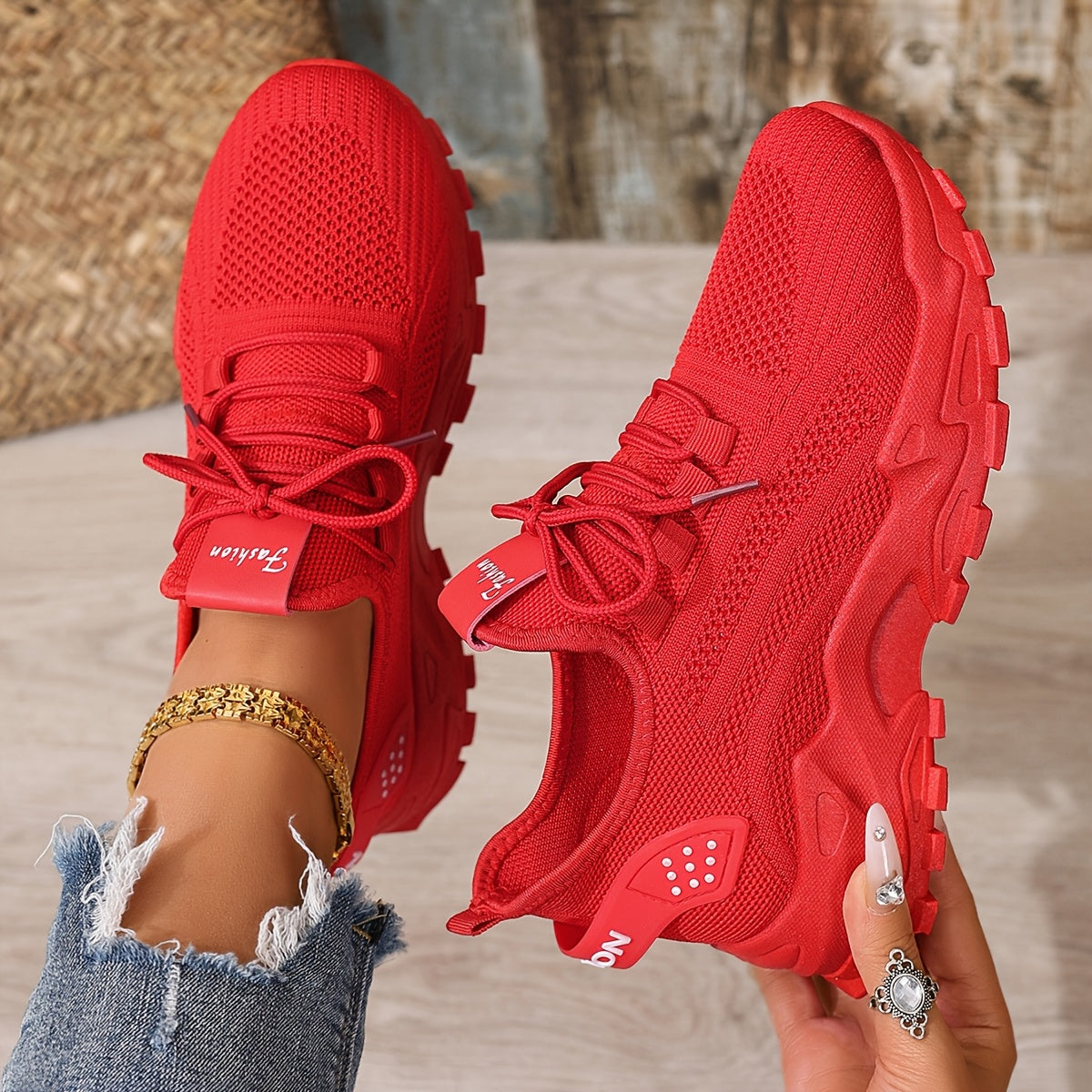 Large size Women's white shoes, summer mesh lace sneakers, comfortable low-top running shoes, travel and vacation leisure