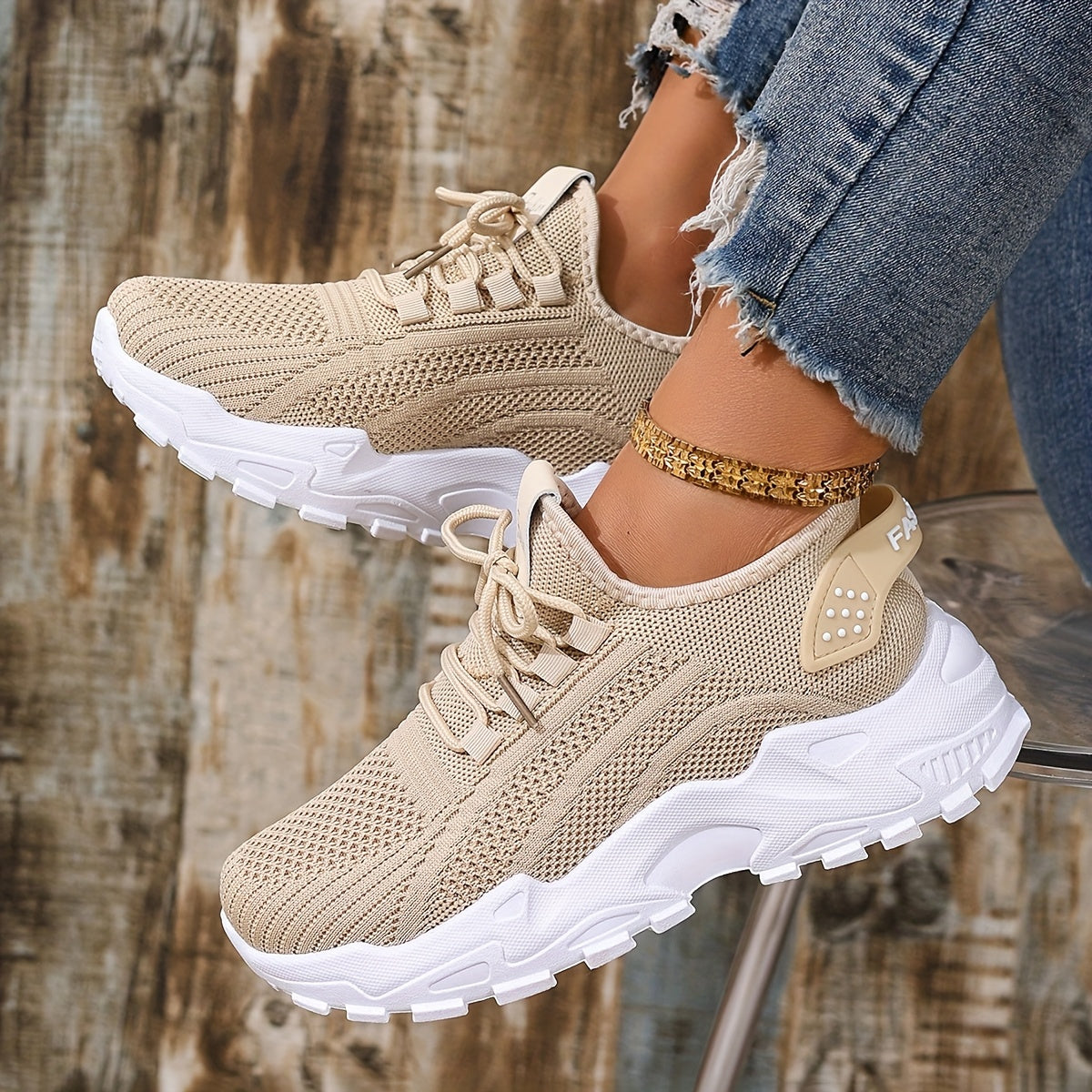 Large size Women's white shoes, summer mesh lace sneakers, comfortable low-top running shoes, travel and vacation leisure
