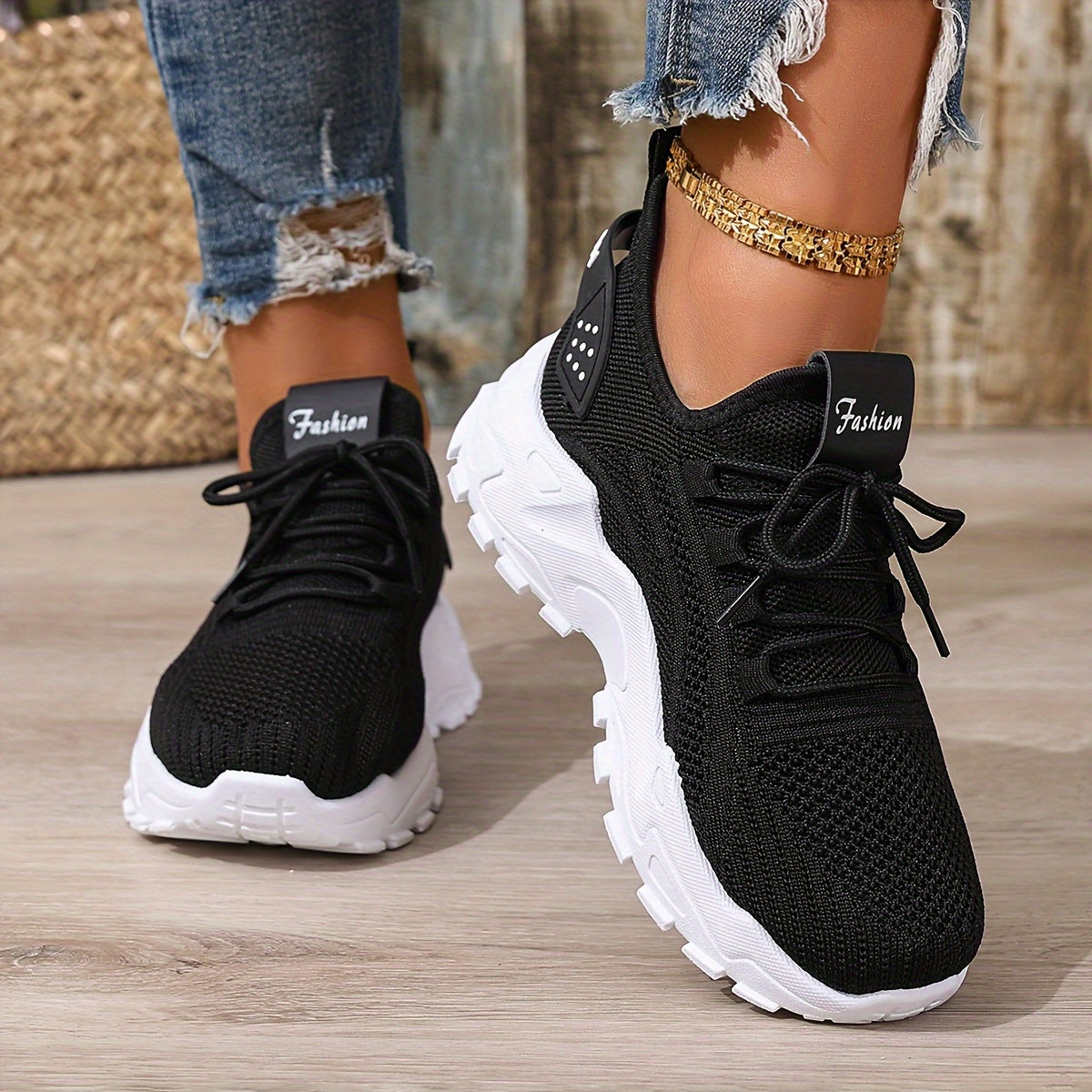 Large size Women's white shoes, summer mesh lace sneakers, comfortable low-top running shoes, travel and vacation leisure
